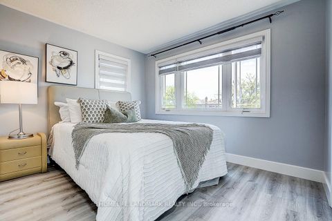 Photo 14 at 431 Port Royal Trail, Milliken, Toronto