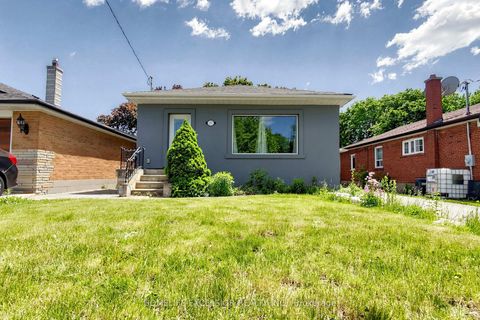 Photo 3 at 27 Japonica Road, Maryvale, Toronto