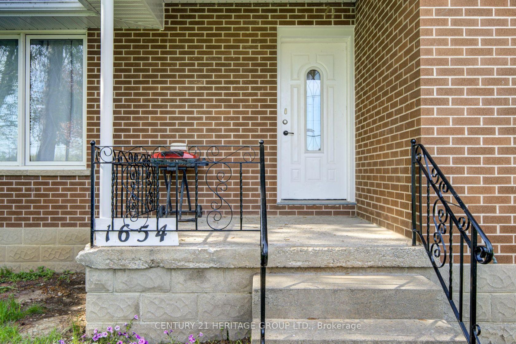 1654 Metro Road N, Historic Lakeshore Communities, Georgina photo 0