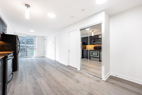 Photo 2 at 703 - 18 harbour Street, Waterfront Communities C1, Toronto