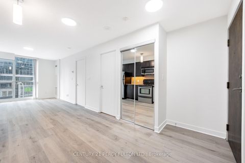 Photo 3 at 703 - 18 harbour Street, Waterfront Communities C1, Toronto