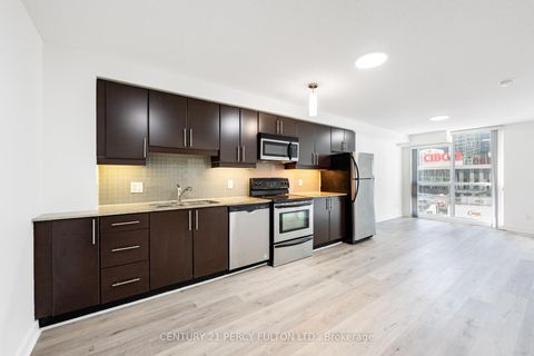 Photo 4 at 703 - 18 harbour Street, Waterfront Communities C1, Toronto