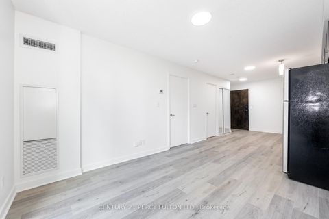 Photo 10 at 703 - 18 harbour Street, Waterfront Communities C1, Toronto