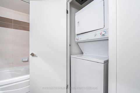 Photo 16 at 703 - 18 harbour Street, Waterfront Communities C1, Toronto