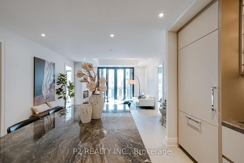 Photo 2 at 208 - 2 Forest Hill Road, Casa Loma, Toronto