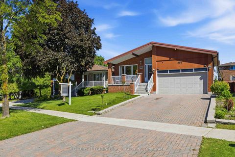 Photo 3 at 554 Woodbridge Avenue, West Woodbridge, Vaughan