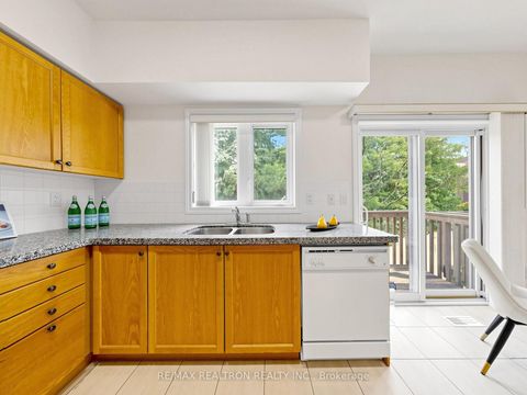 Photo 7 at 12 - 9133 Bayview Avenue, Doncrest, Richmond Hill