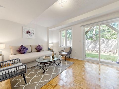Photo 14 at 12 - 9133 Bayview Avenue, Doncrest, Richmond Hill