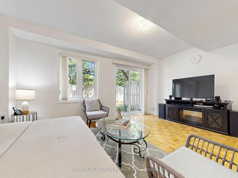 Photo 15 at 12 - 9133 Bayview Avenue, Doncrest, Richmond Hill