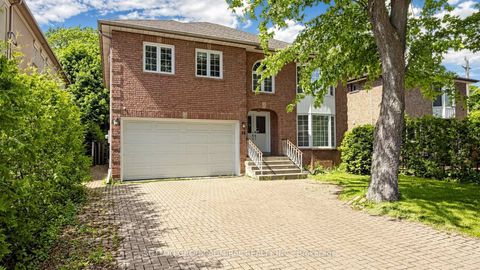 Photo 1 at 32 Northwood Drive, Newtonbrook East, Toronto
