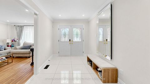 Photo 2 at 32 Northwood Drive, Newtonbrook East, Toronto