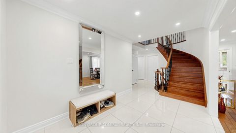 Photo 12 at 32 Northwood Drive, Newtonbrook East, Toronto