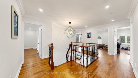 Photo 13 at 32 Northwood Drive, Newtonbrook East, Toronto
