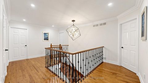 Photo 14 at 32 Northwood Drive, Newtonbrook East, Toronto