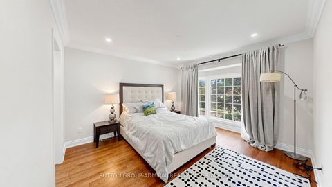 Photo 15 at 32 Northwood Drive, Newtonbrook East, Toronto