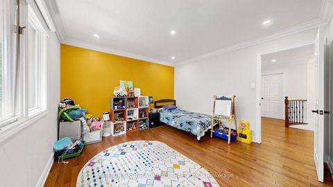 Photo 18 at 32 Northwood Drive, Newtonbrook East, Toronto