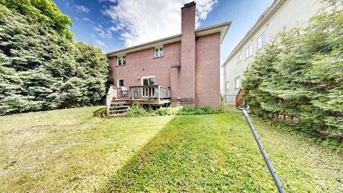 Photo 36 at 32 Northwood Drive, Newtonbrook East, Toronto