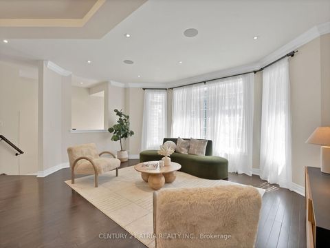 Photo 4 at 33 Bloorview Place, Don Valley Village, Toronto