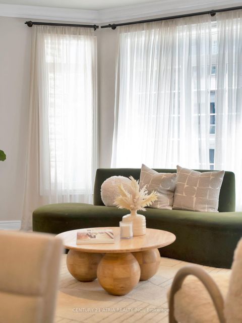 Photo 5 at 33 Bloorview Place, Don Valley Village, Toronto