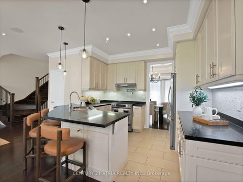 Photo 11 at 33 Bloorview Place, Don Valley Village, Toronto