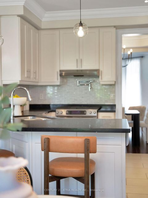 Photo 14 at 33 Bloorview Place, Don Valley Village, Toronto