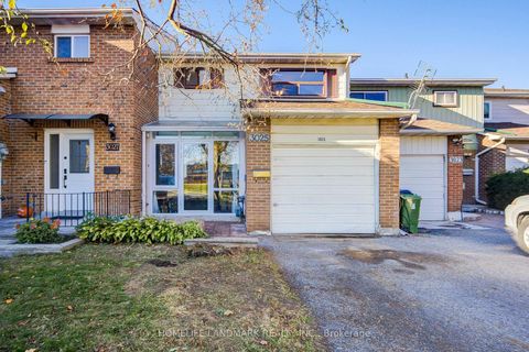 Photo 2 at 3025 Bridletowne Circle, L'Amoreaux, Toronto