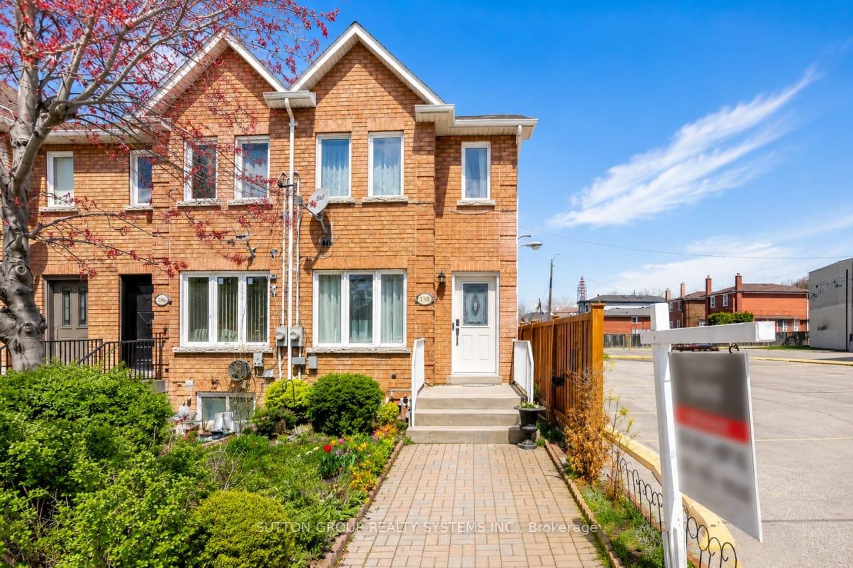 2138 Eglinton Avenue W, Belgravia, Toronto 