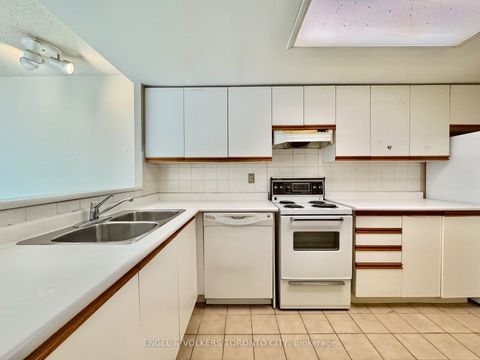 Photo 6 at 325 - 60 Homewood Avenue, South St. James Town, Toronto