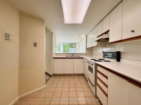 Photo 7 at 325 - 60 Homewood Avenue, South St. James Town, Toronto