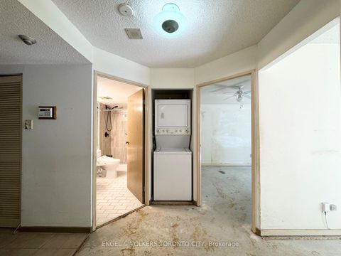 Photo 8 at 325 - 60 Homewood Avenue, South St. James Town, Toronto