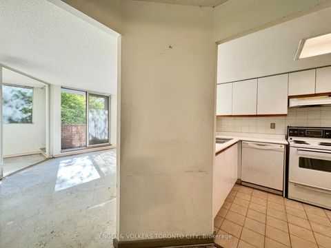Photo 9 at 325 - 60 Homewood Avenue, South St. James Town, Toronto