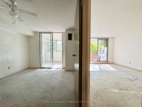 Photo 10 at 325 - 60 Homewood Avenue, South St. James Town, Toronto