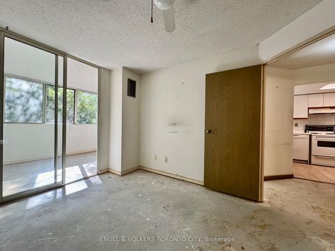 Photo 11 at 325 - 60 Homewood Avenue, South St. James Town, Toronto