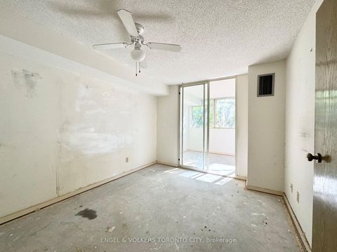Photo 12 at 325 - 60 Homewood Avenue, South St. James Town, Toronto