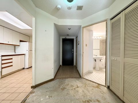Photo 13 at 325 - 60 Homewood Avenue, South St. James Town, Toronto