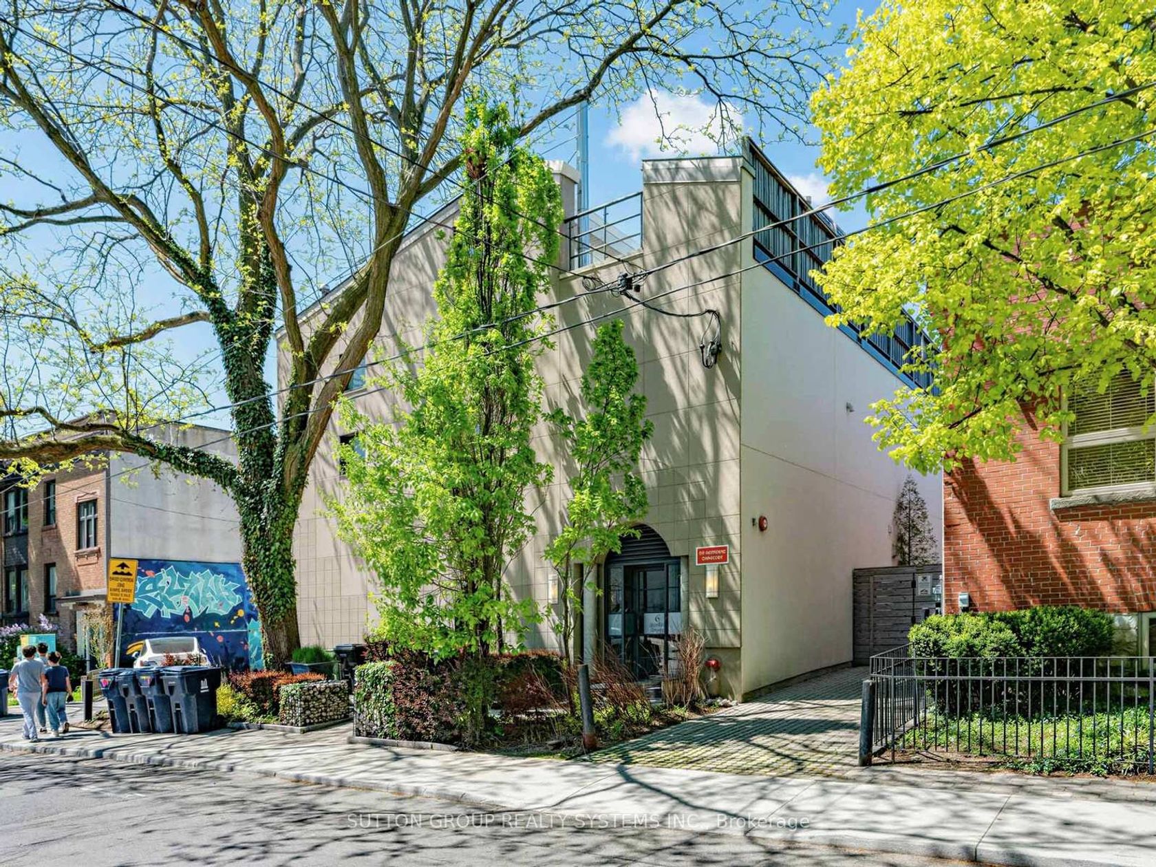 5 - 6 Bartlett Avenue W, Junction, Toronto 