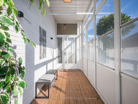 Photo 2 at 27 Dalecliff Crescent, Maryvale, Toronto