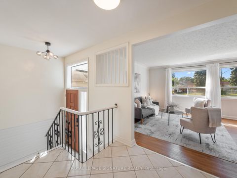 Photo 3 at 27 Dalecliff Crescent, Maryvale, Toronto