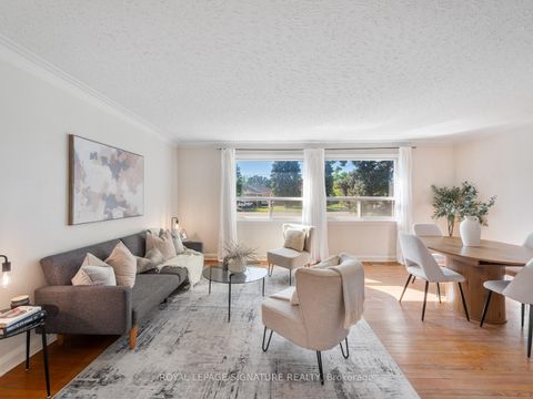 Photo 4 at 27 Dalecliff Crescent, Maryvale, Toronto