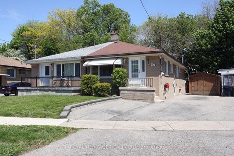Photo 3 at 27 Medway Crescent, Bendale, Toronto