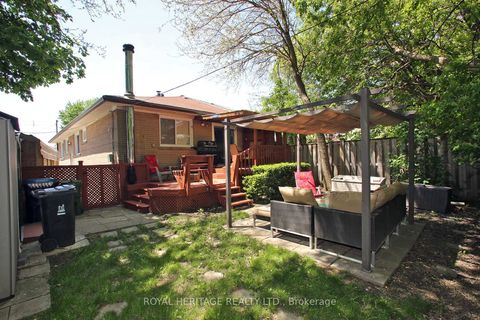 Photo 5 at 27 Medway Crescent, Bendale, Toronto