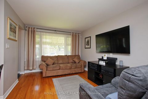 Photo 6 at 27 Medway Crescent, Bendale, Toronto