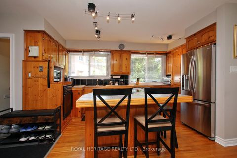 Photo 15 at 27 Medway Crescent, Bendale, Toronto
