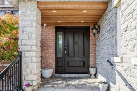 Photo 2 at 24 Drummond Drive, Maple, Vaughan
