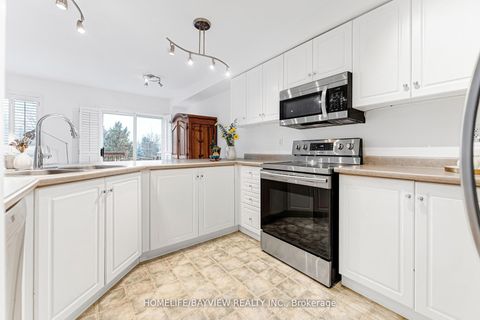 Photo 19 at 515 Rourke Place, College Manor, Newmarket