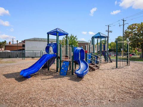 Photo 48 at 123 - 1001 Roselawn Avenue, Belgravia, Toronto