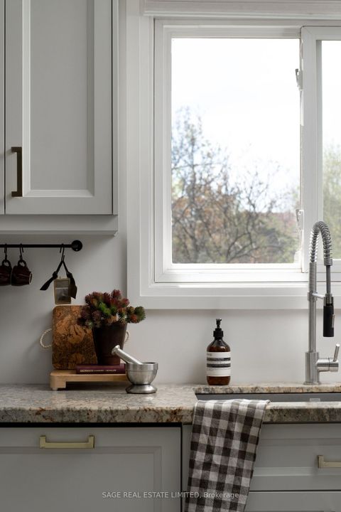 Photo 9 at 34 Tambrook Drive, L'Amoreaux, Toronto