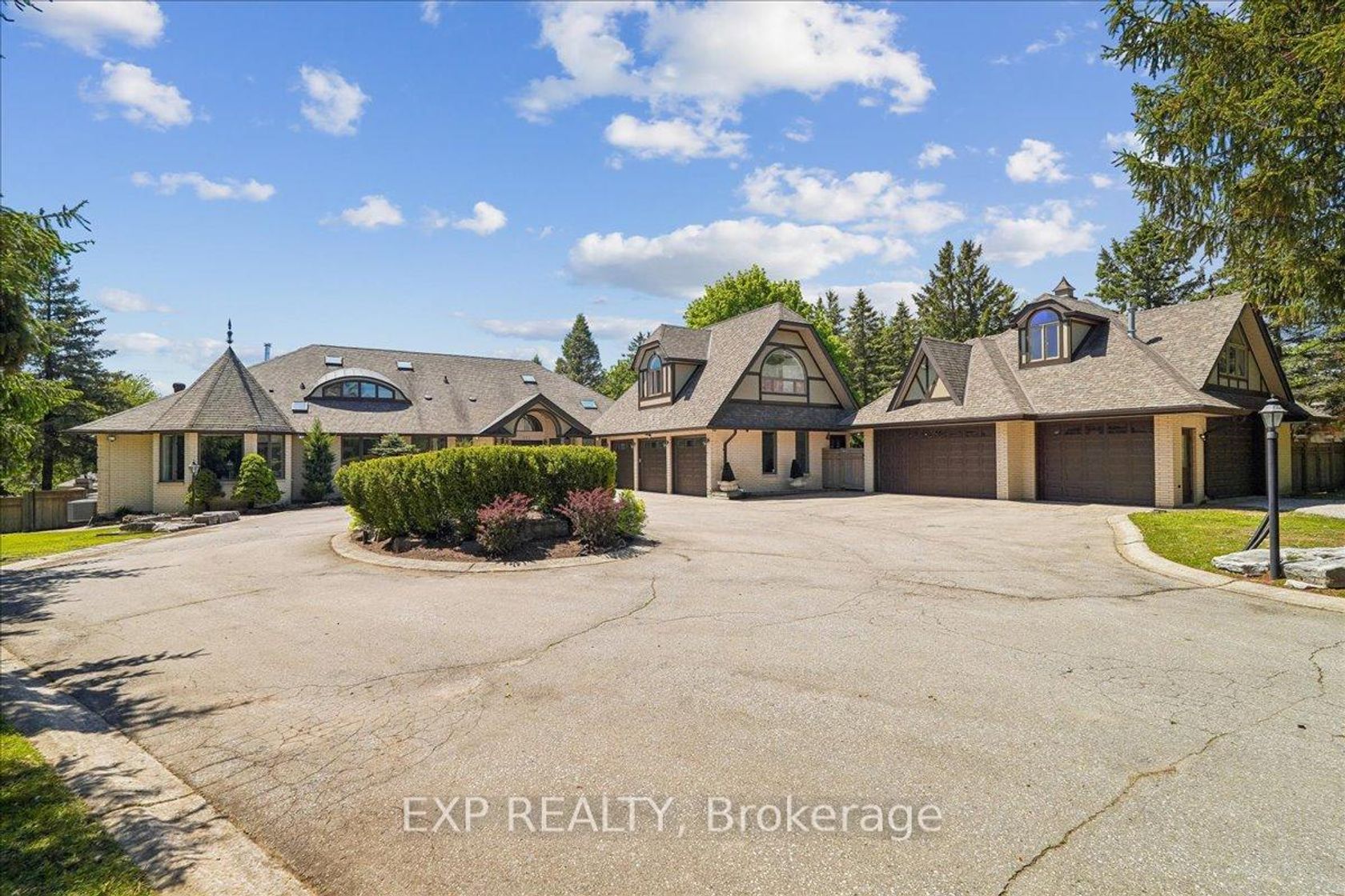 332 Burns Boulevard, King City, King photo number 2