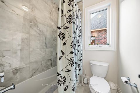 Photo 25 at 16 Gianvito Crescent, King City, King