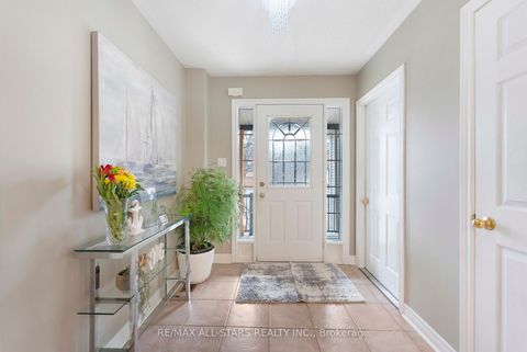 Photo 3 at 18 Reddenhurst Crescent, Keswick South, Georgina